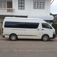 ລົດຕູ້ Toyota Hiace ໃຫ້ເຊົ່າ 16 ບ່ອນນັ່ງ 丰田海狮车出租 16个座位 Toyota Hiace for rent 16 seats